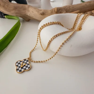 Çelik İkili 45 cm Zincirli Siyah Beyaz Detaylı Marka Logolu Kolye