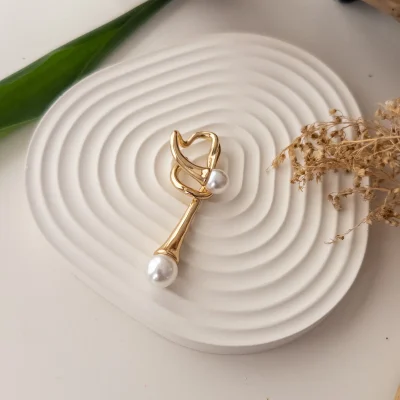 İthal İnci Detaylı Büyük Boy Gold Renk Plaka Tasarım Earcuff Küpe