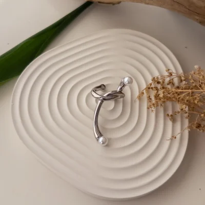 İthal İnci Detaylı Gümüş Renk Plaka Büyük Boy Tasarım Earcuff Küpe