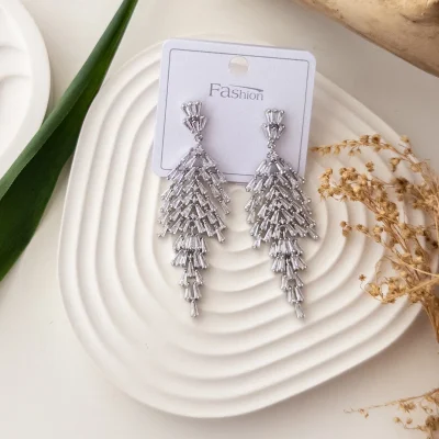Özel Seri Baget Zirkon Taşlı Uzun Sallantılı Abiye Küpe
