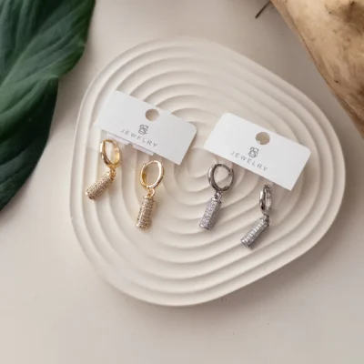 İthal Zirkon Taşlı Silindir Sallantılı Minimal küpe