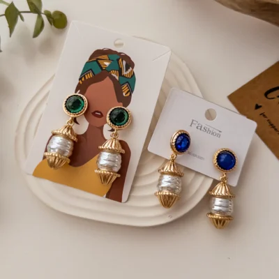 Barok İncili Renkli Boncuk Detaylı Gold Plakalı Tarz Küpe