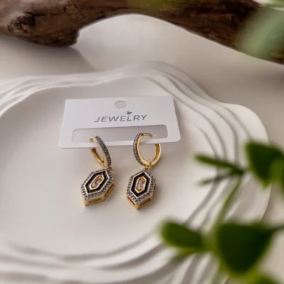 Özel seri 14K Renk Gold Üzerine Gümüş Renk Zirkon Taş İşlemeli Siyah Mineli Sallantılı Tarz Küpe
