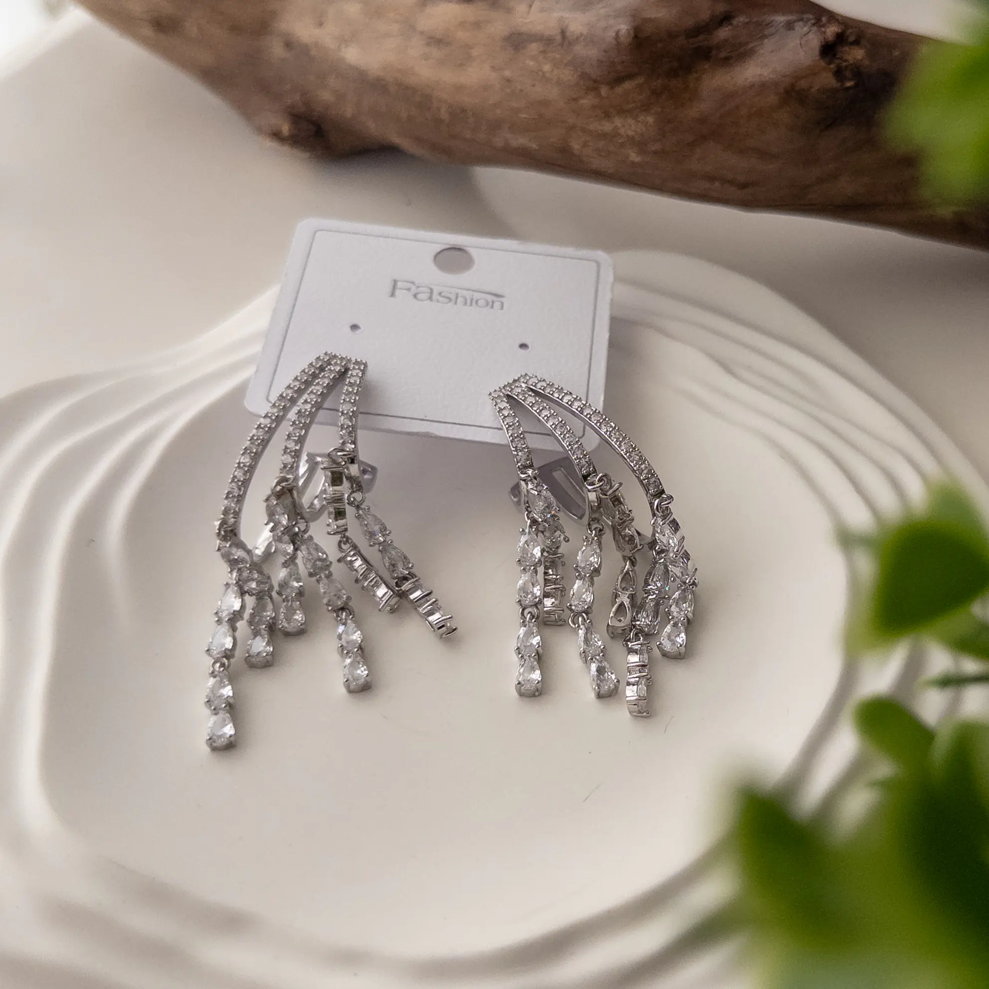 Özel Seri Kuyumcu İşçilikli Damla Taş Sallantılı Çoklu Duran Tasarım Abiye Küpe