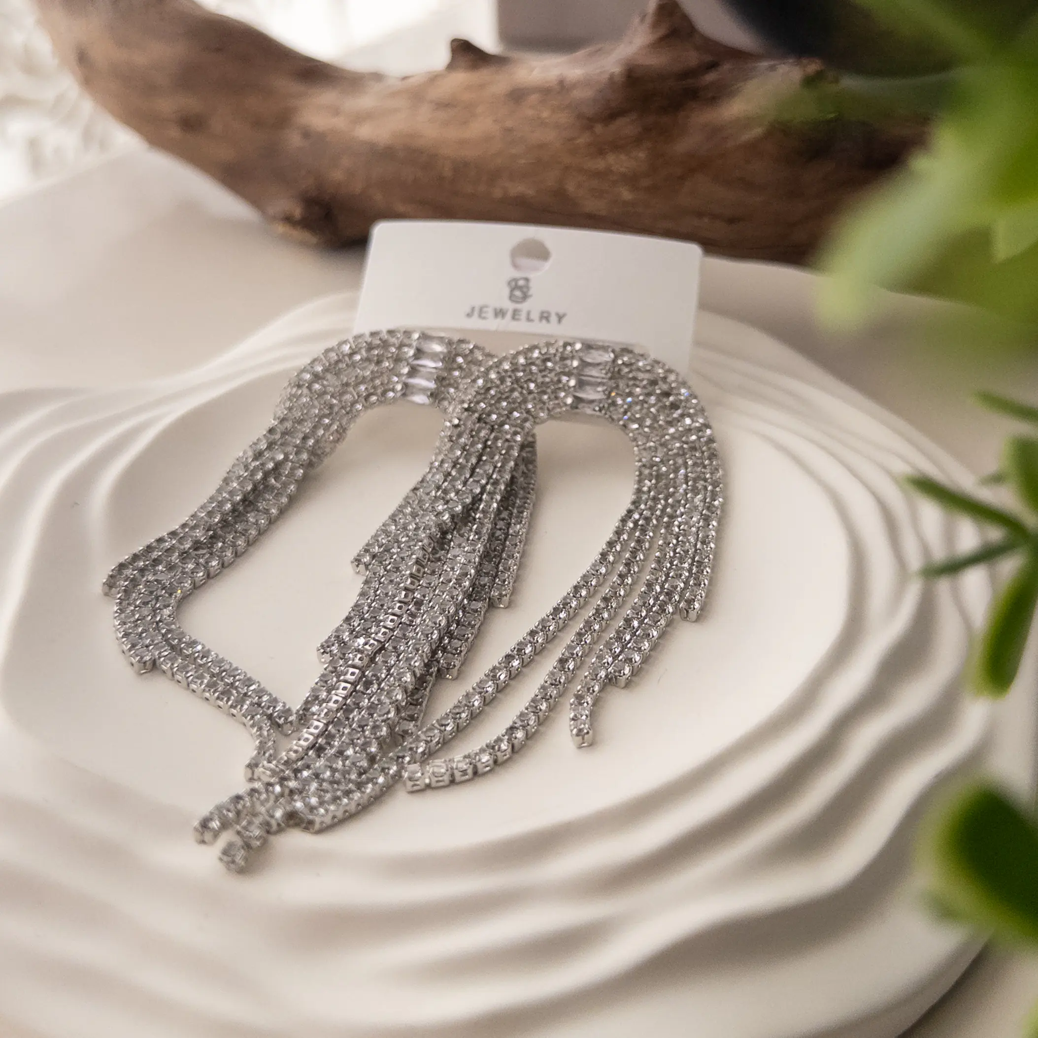 Zirkon Taşlı Baget Taş Detaylı Uzun Sallantılı Abiye Küpe