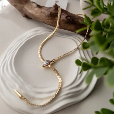 İthal 14K Renk Gold Renk Gümüş Plaka Detaylı Uç Kısmı Ayarlanabilen Tarz Tasarım Yılan Kolye