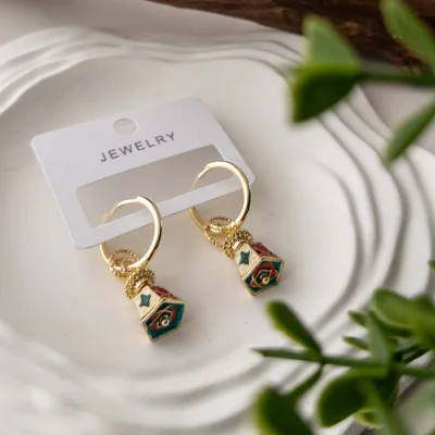 Renkli Mineli Charm Sallantılı Halka Küpe