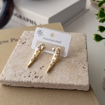 Gold Plaka Üzeri Zirkon Taş İşlemeli Tasarım Yılan Küpe