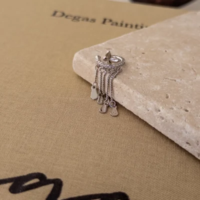 Kelebek Detaylı Zirkon Taşlı Pul Sallantılı Zarif Tasarım Earcuff Küpe