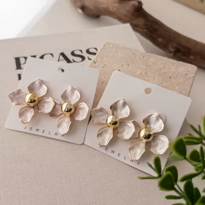 Mineli Gold Plakalı Hafif Büyük Boy Çiçek Küpe