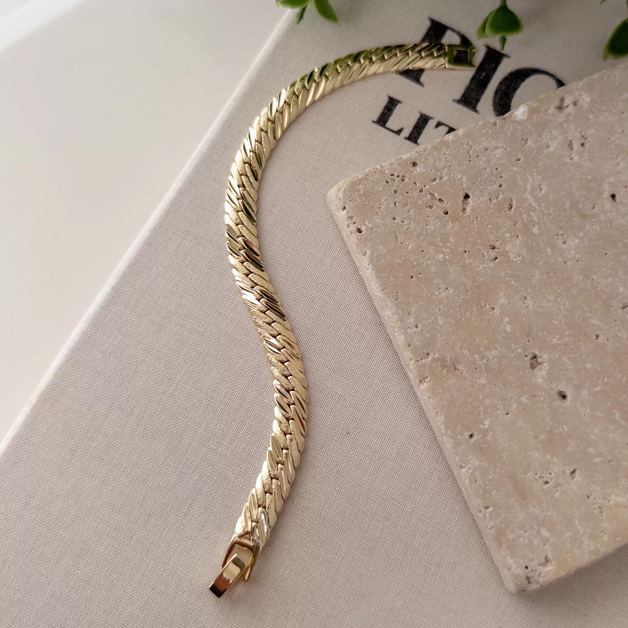 Gold Renk Özel Seri Lazer Kesim İşlemeli Zincir Bileklik