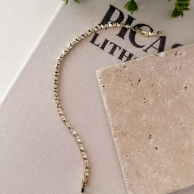 Gold Renk Zirkon Taşlı Zarif Plaka Tasarım Bileklik