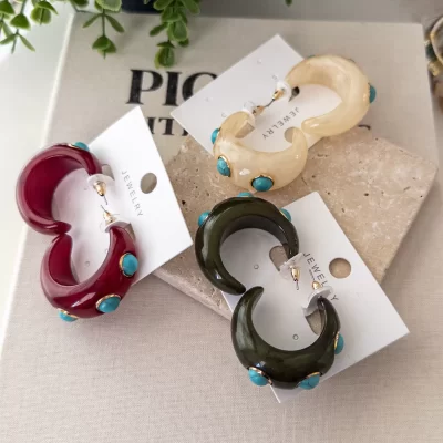 Mavi Taş İşlemeli Renkli Bombe Tasarım Büyük Yarım Halka Küpe