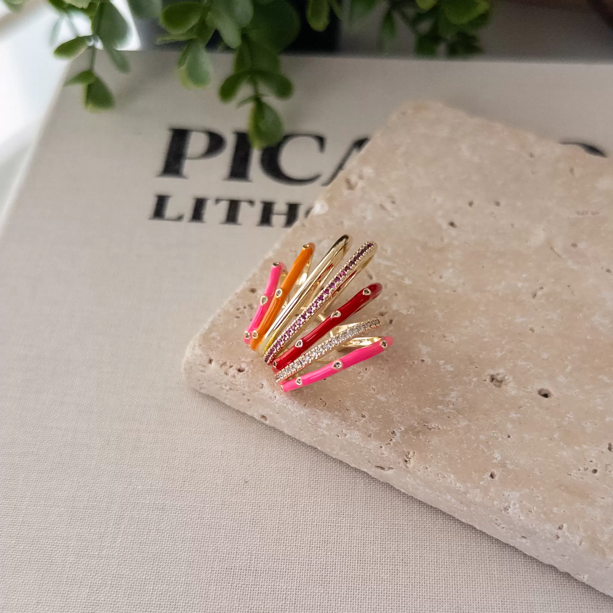 Renkli Mineli Zirkon Taş İşlemeli Tek Delikte Çoklu Duran Tasarım Küpe