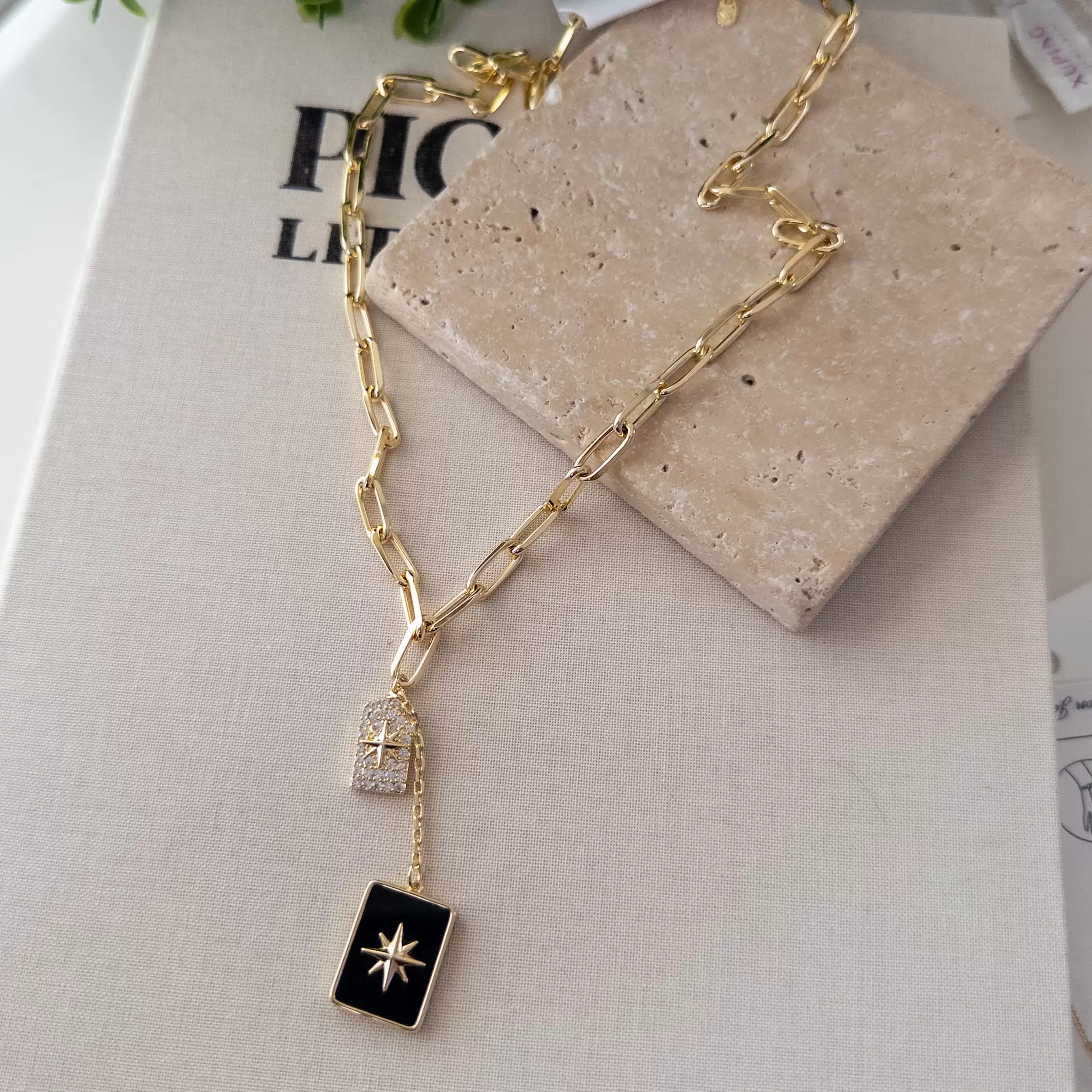 Siyah Mineli Zirkon Taş Detaylı Kutupyıldızı Figürlü Zincir Kolye