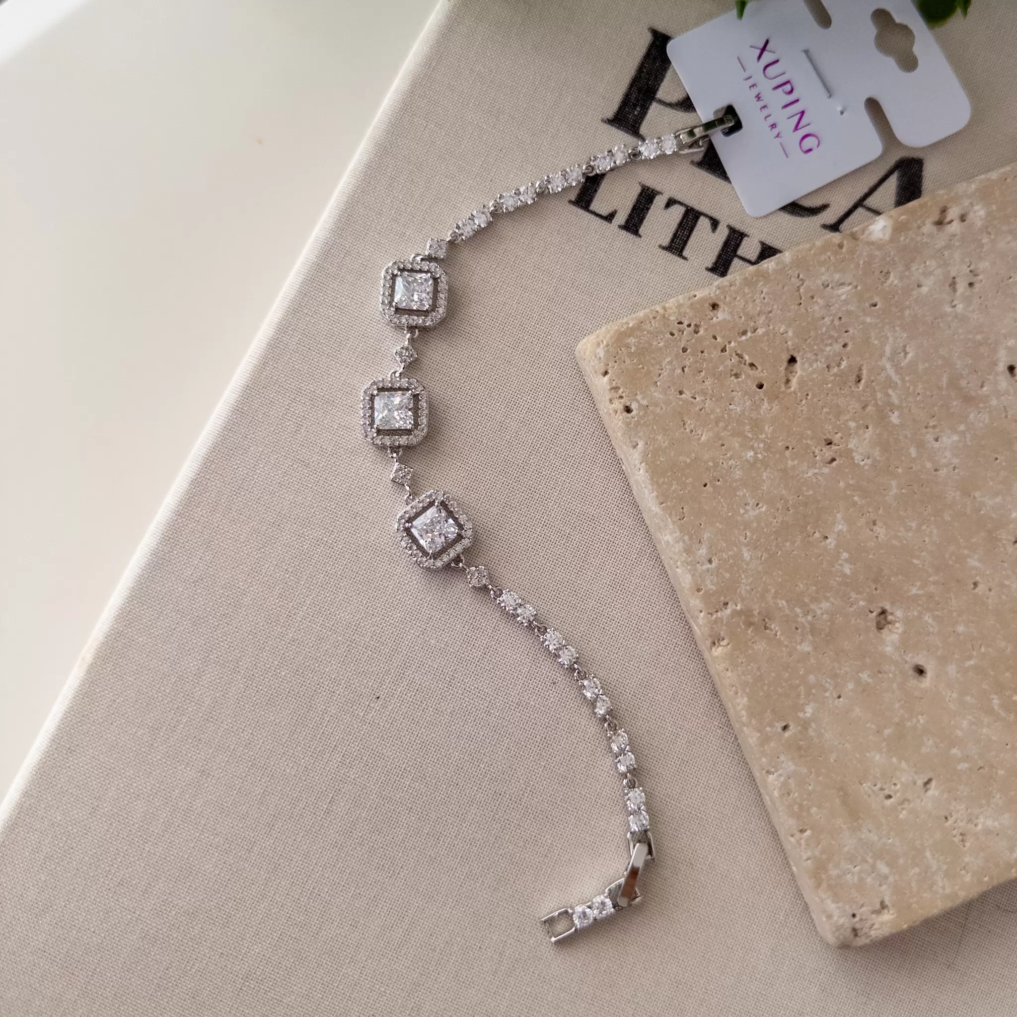 Xp Özel Seri Gümüş Renk Üç Zirkon Büyük Taşlı Bileklik