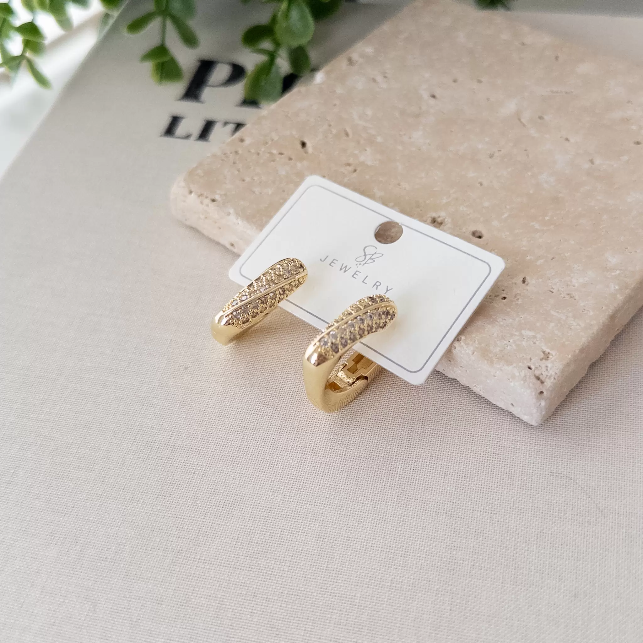 Zirkon Taş İşlemeli Tasarım Kalın Bombe Plaka Kare Küpe