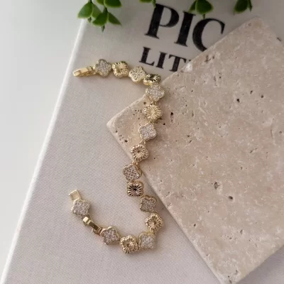 Zirkon Taşlı Ve Lazer Kesim Yonca Bileklik