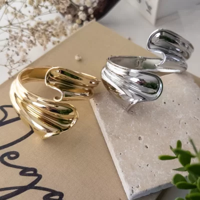 Büyük Boy Tasarım Üstten Açılan Kelepçe Bileklik