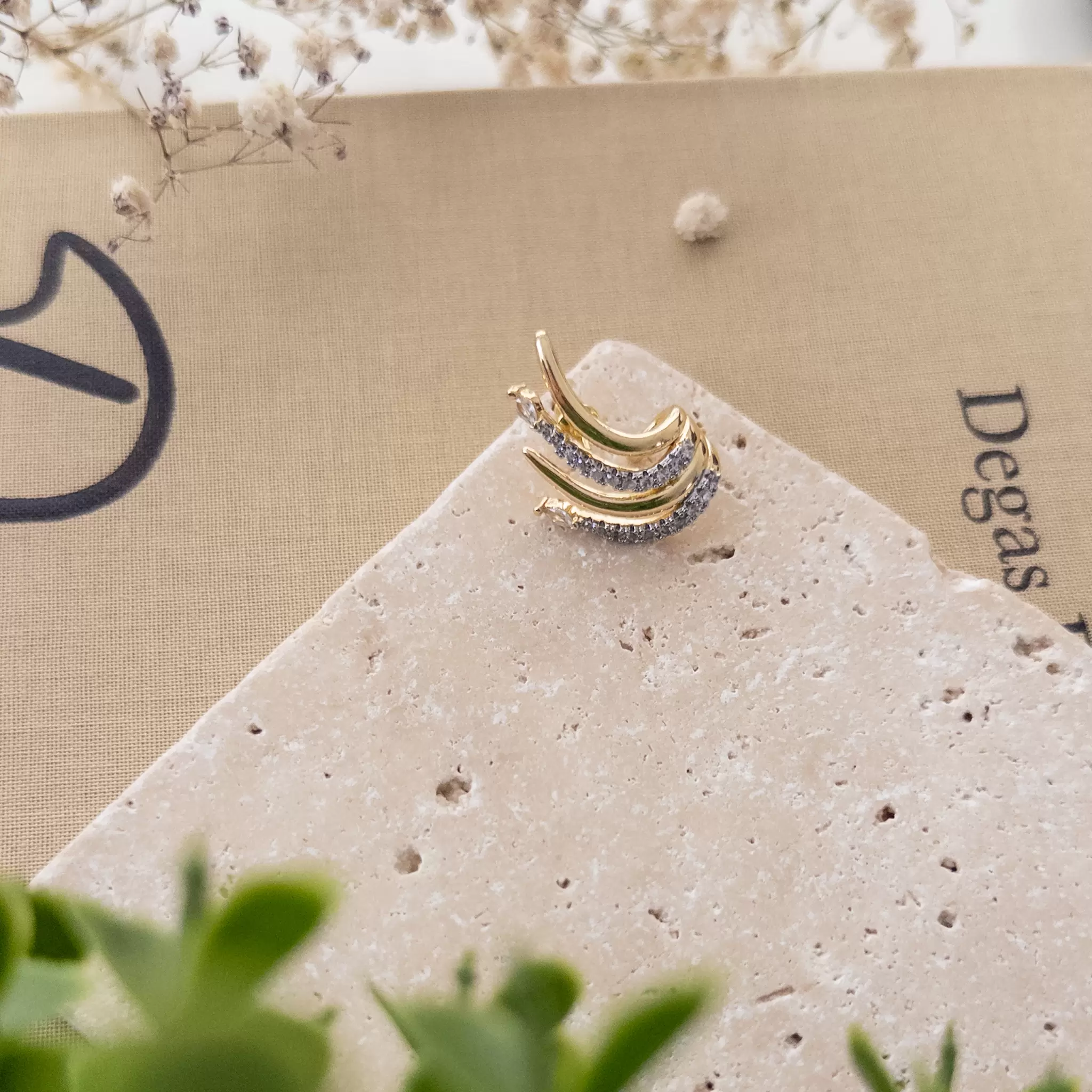 Delikli Kıkırdak İçin Kullanılan Tasarım Küpe