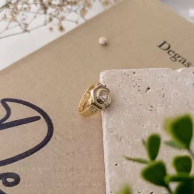 Ortası Taşlı Kenarları Zirkon Taş İşlemeli Alttan Ayarlanabilir Plaka Yüzük