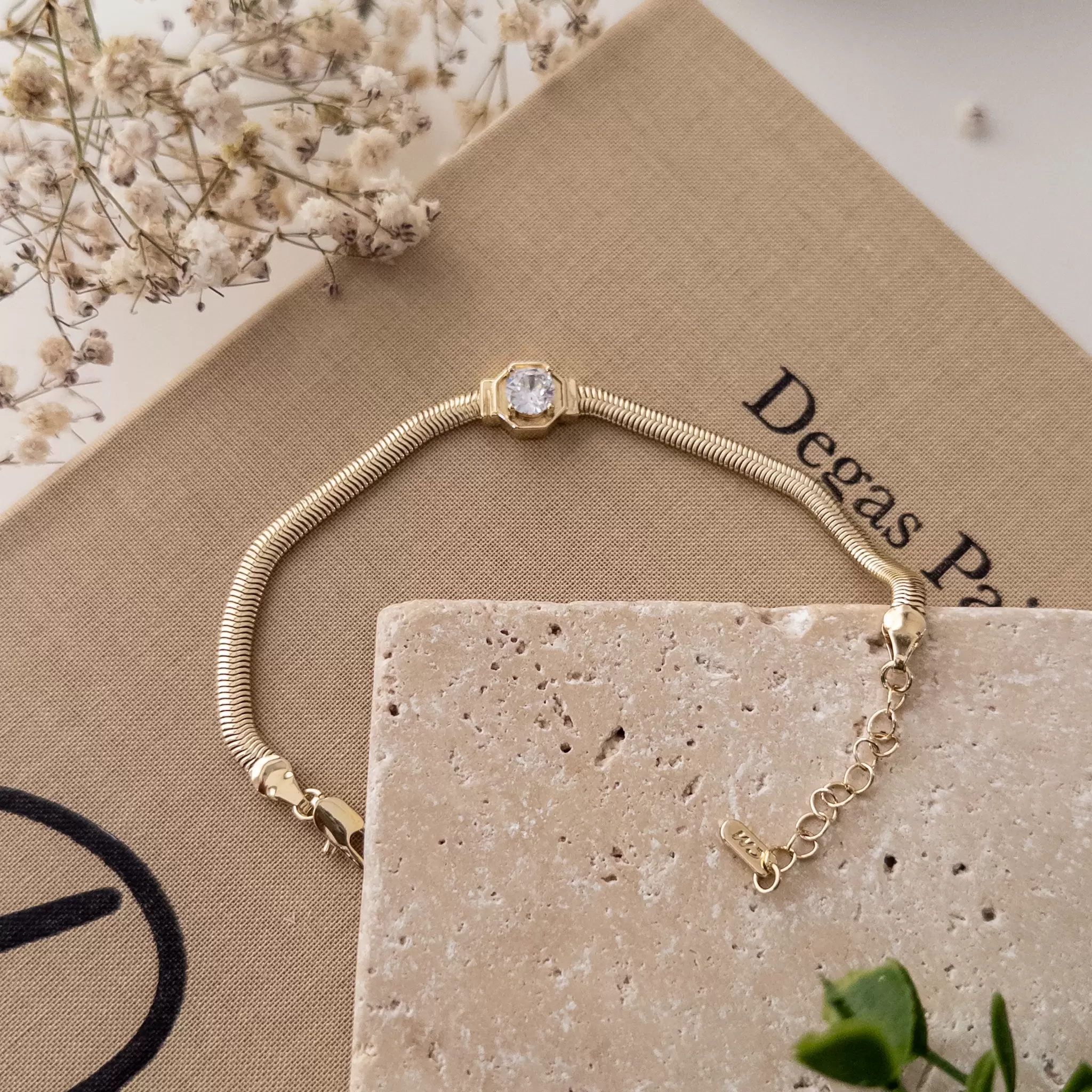 Ortası Taşlı Yılan Zincir Zarif Bileklik