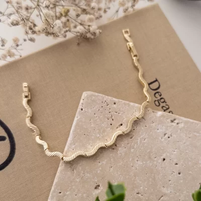 Tırtıklı Plaka Dalgalı Zarif Bileklik