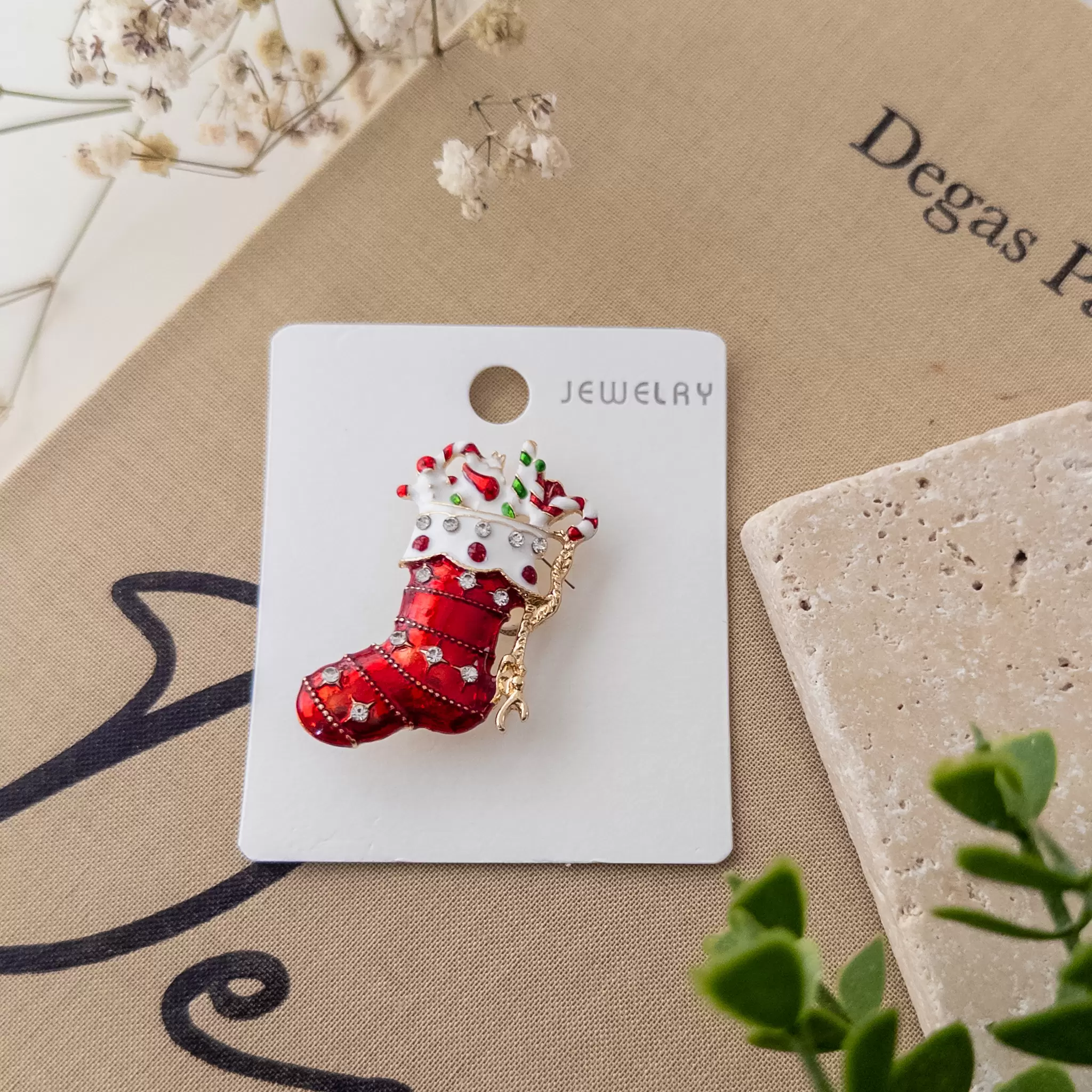 Yılbaşı Temalı Kırmızı Ve Beyaz Mineli Çorap Broş