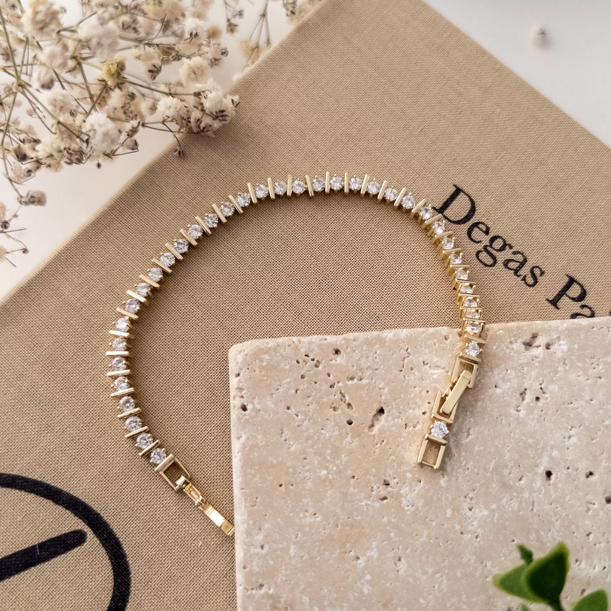 Yuvarlak Zirkon Taşlı Plaka Çubuk Detaylı Tasarım Zarif Bileklik