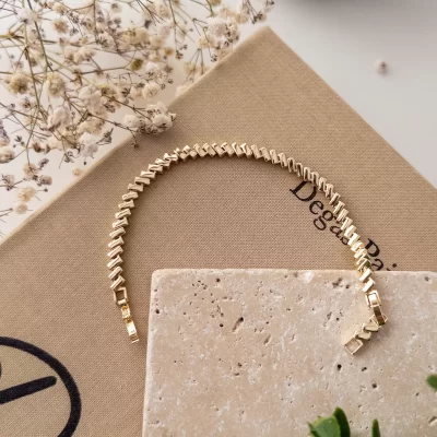 Zarif Dikdörtgen Çapraz Plakalı Tasarım Bileklik