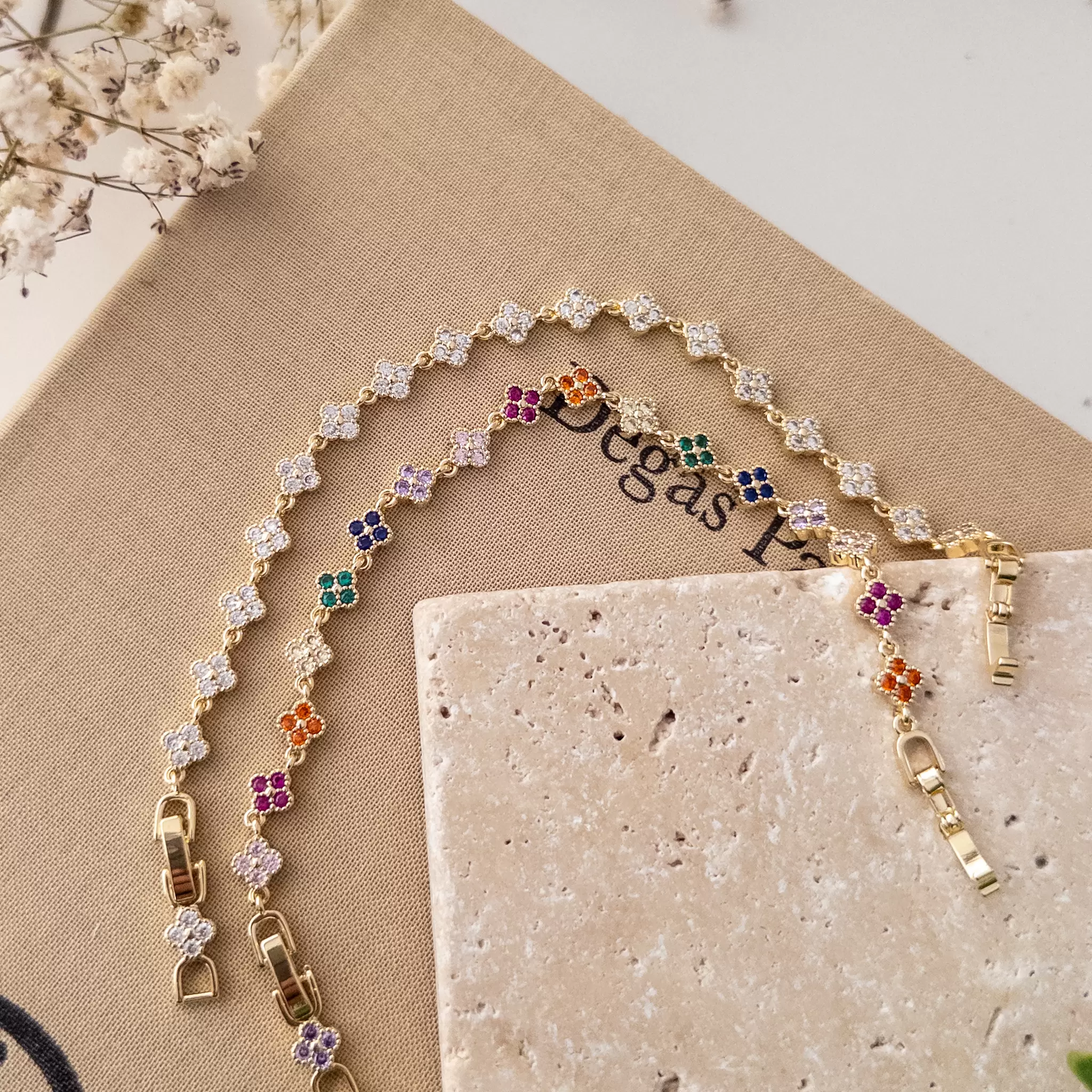 Zarif Zirkon Taş İşlemeli Yonca Su Yolu Bileklik