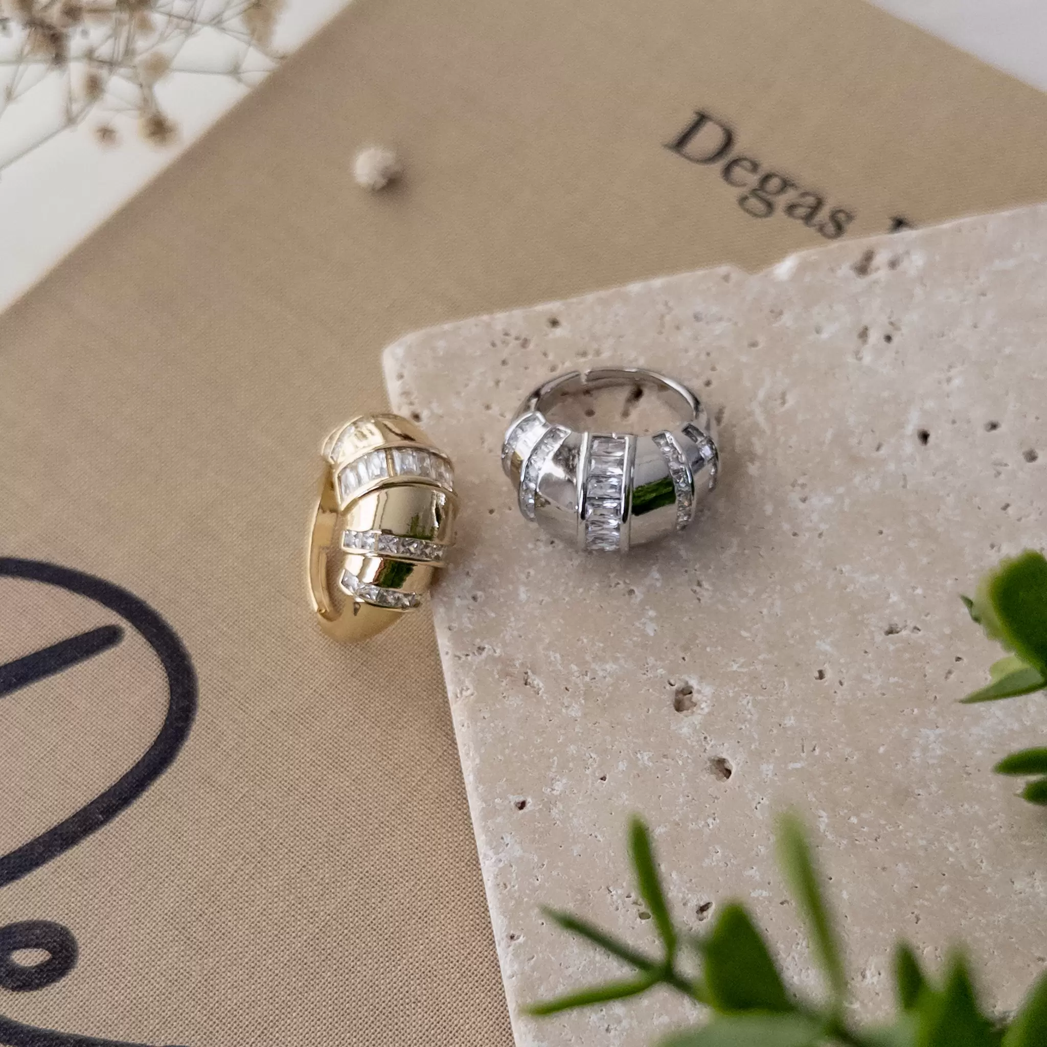 Zirkon Baget Taş İşlemeli Alttan Ayarlanabilir Büyük Plaka Bombe Yüzük