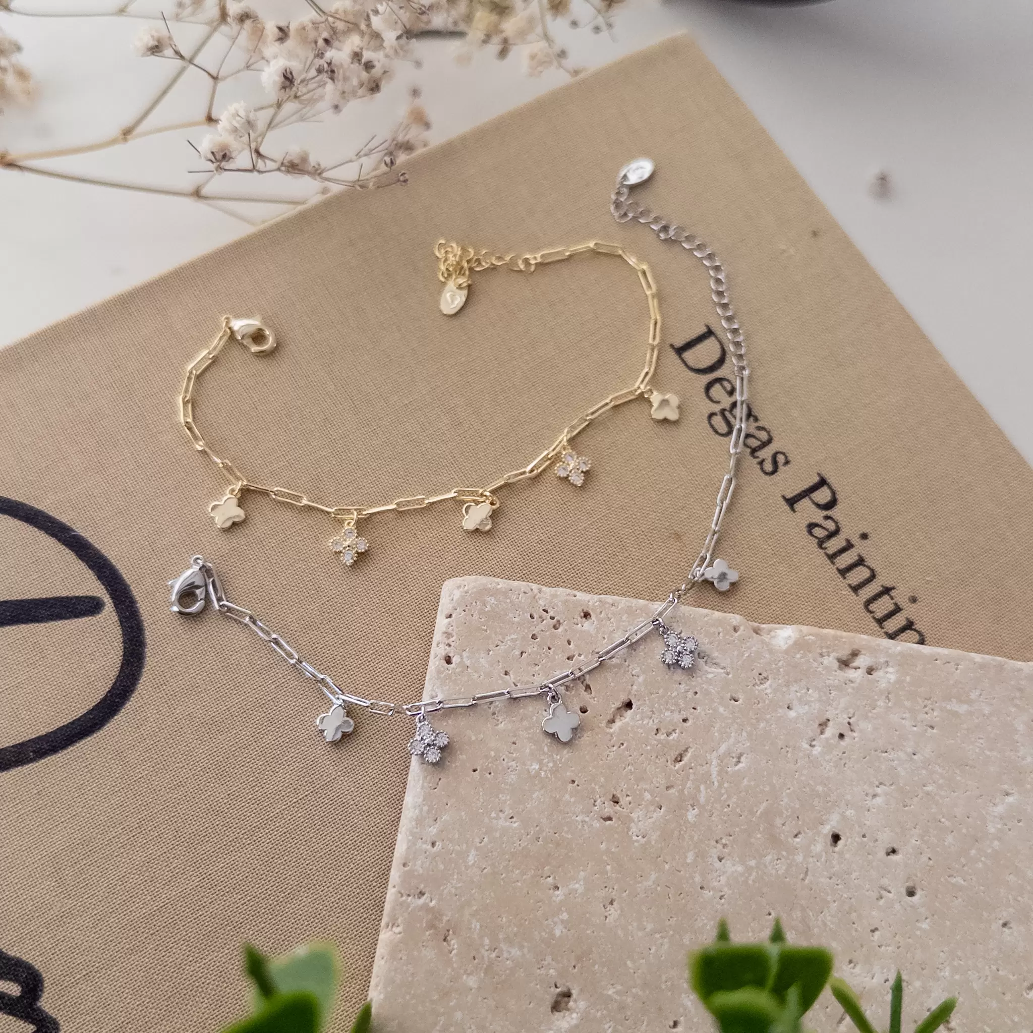 Zirkon Taşlı Yonca Sallantılı Zarif Ataç Zincir Bileklik