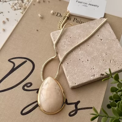 Büyük Boy Damla Taş Görünümlü Yılan Zincirli Kolye