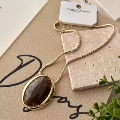 Elips Kahverengi Taş Görünümlü Kenarları Plaka Yılan Zincirli Büyük Kolye