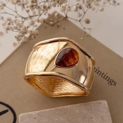 Ortası Damla Kahverengi Taş Görünümlü Eğimli Büyük Plaka Tasarım Kelepçe Bileklik