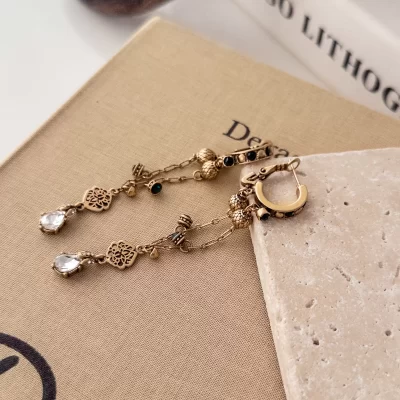 Özel Seri Yeşil Taş Detaylı Zirkon Damla Taş Sallantılı Tasarım Küpe