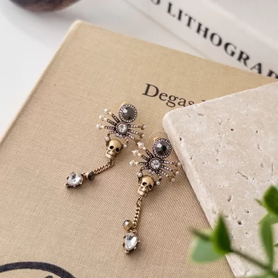 Özel Seri Zirkon Taş İşlemeli Örümcek Ve Kurukafa Figürlü Taş Sallantılı Tasarım Küpe