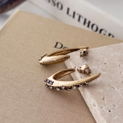 Özel Seri Zirkon Taşlı Tasarım V Küpe