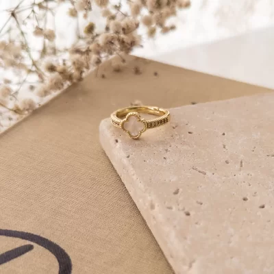 Zirkon Taş İşlemeli Ortası Sedef Alttan Ayarlamalı Yonca Yüzük