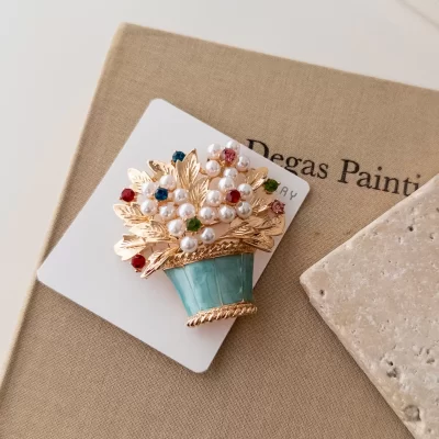 İnci Detaylı Saksı Ve Çiçekli Broş