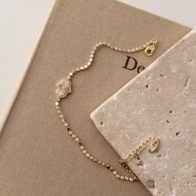 Ortası Taş Detaylı Lazer Kesim El Figürlü Ezme Zincir Bileklik