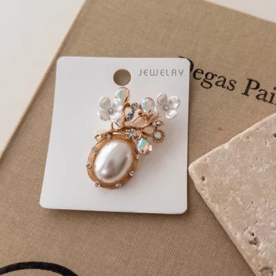 Sedef Ve İncili Çiçek Figürlü Broş