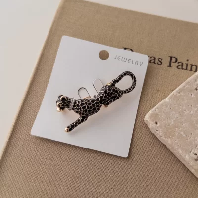 Siyah Mineli Leopar Broş