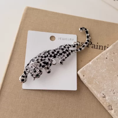 Taşlı Ve Siyah Mineli Leopar Broş