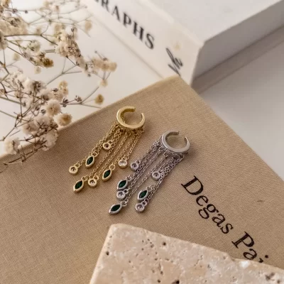 Yeşil Taş Detaylı Zincir Sallantılı Zarif Tasarım Earcuff Küpe