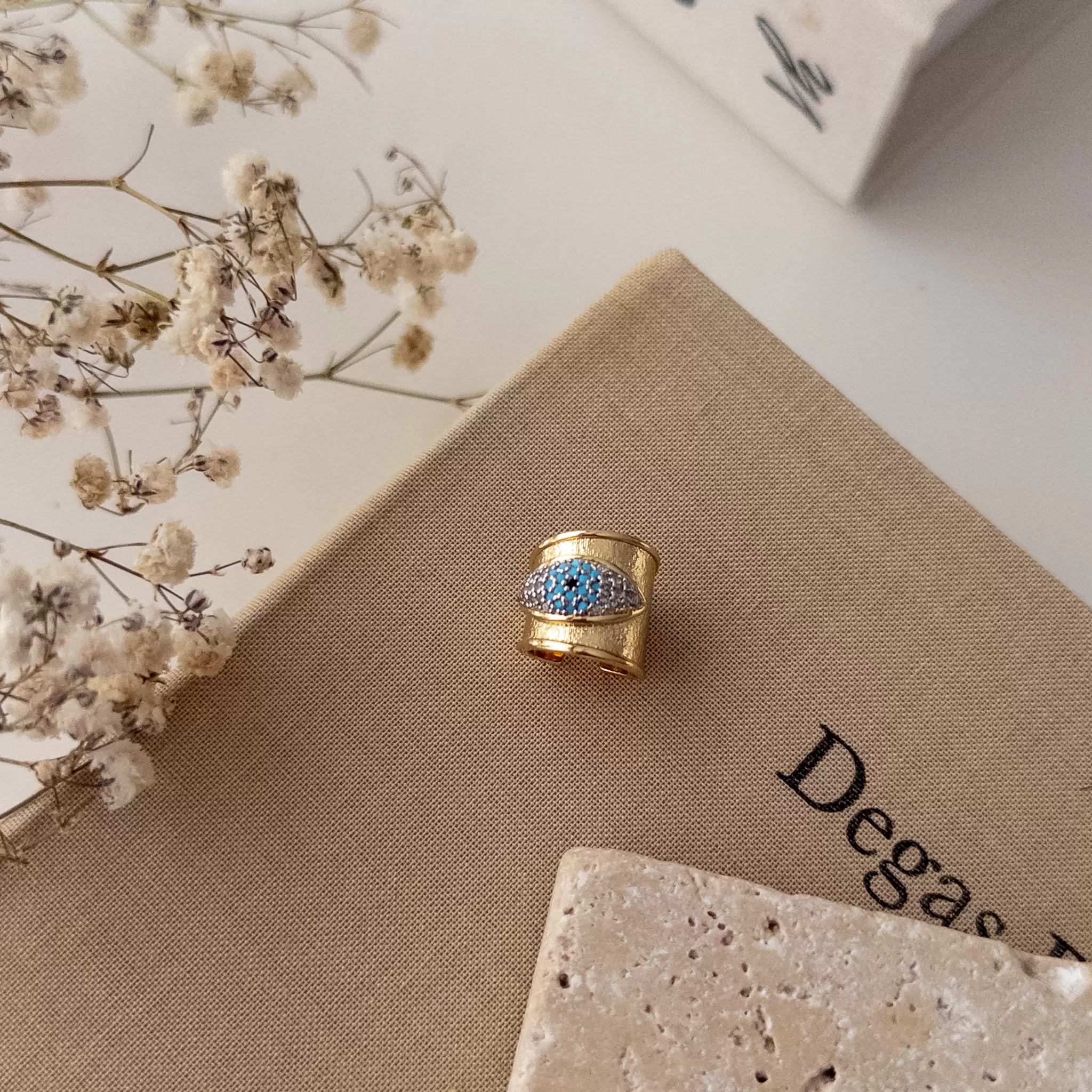 Zirkon Taş İşlemeli Göz Figürlü Tasarım Plaka Earcuff Küpe