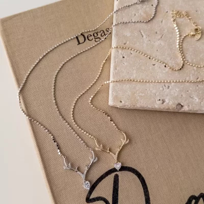 Zirkon Taşlı Geyik Figürlü Ezme Zincir Kolye