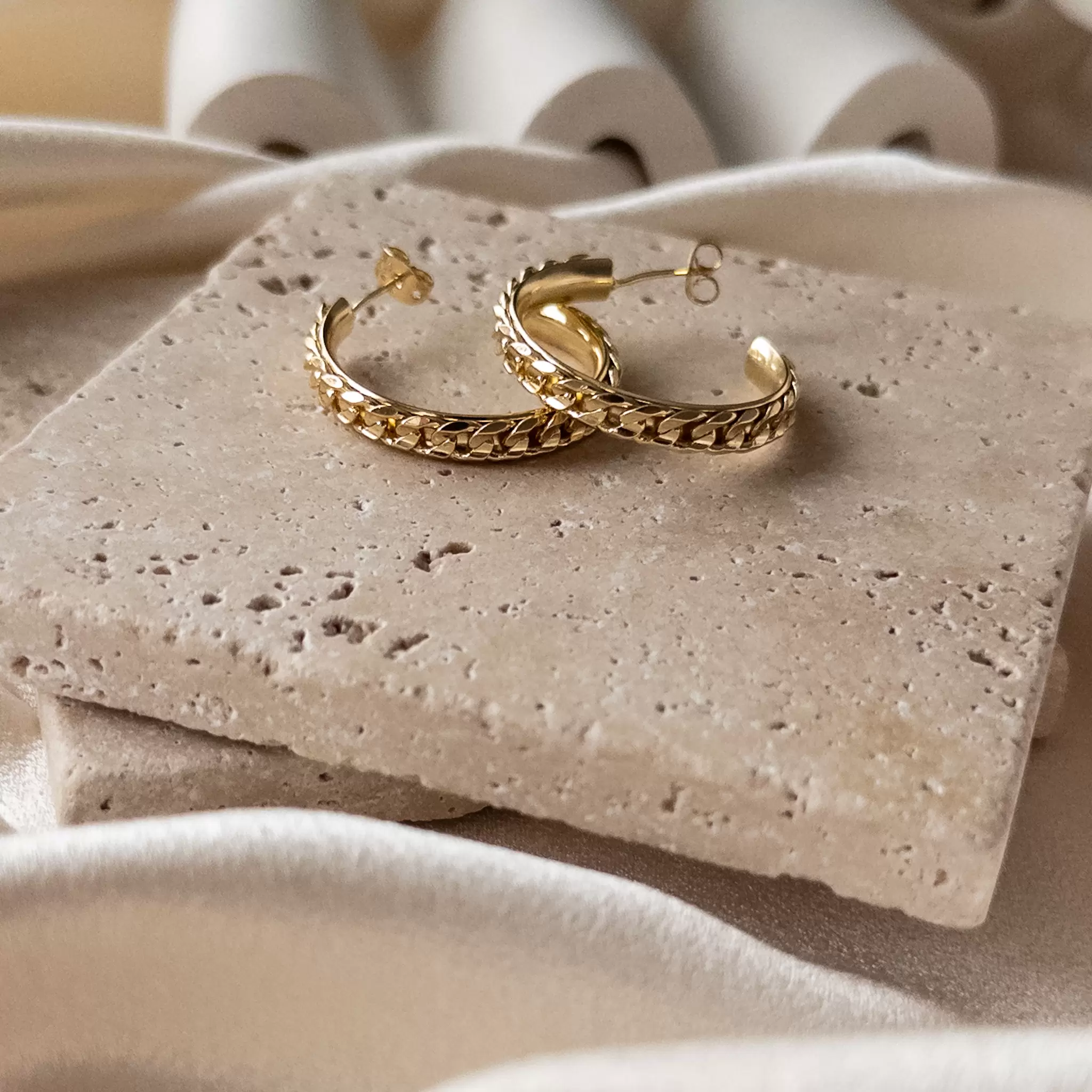 14K Gold Renk Zincir Halka Küpe