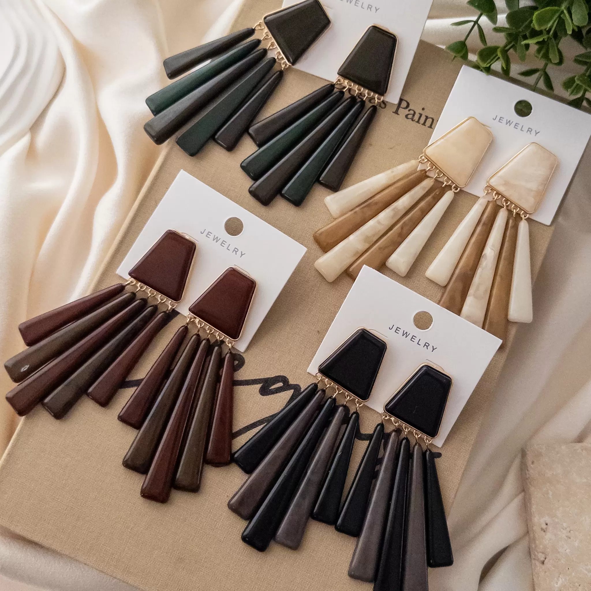 Büyük Uzun Boy Akrilik Hafif Tasarım Tarz Küpe